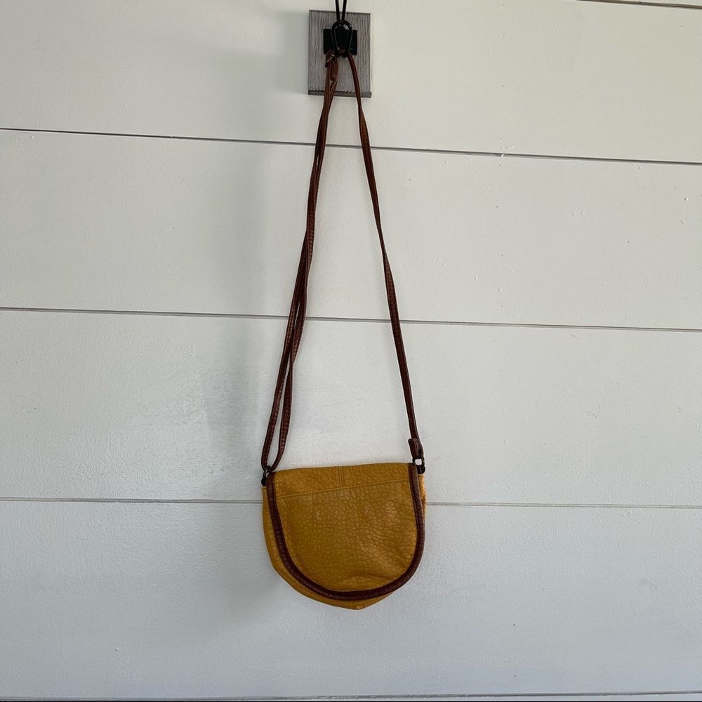 American Eagle Yellow Vegan Leather Crossbody - Picture 4 of 4